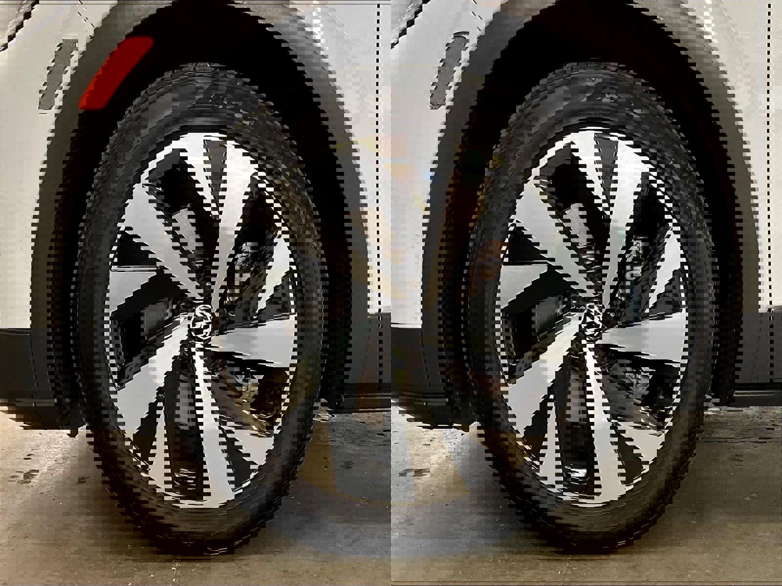 Used 2022 Volkswagen ID.4 Pro S w/ Gradient Package image 8