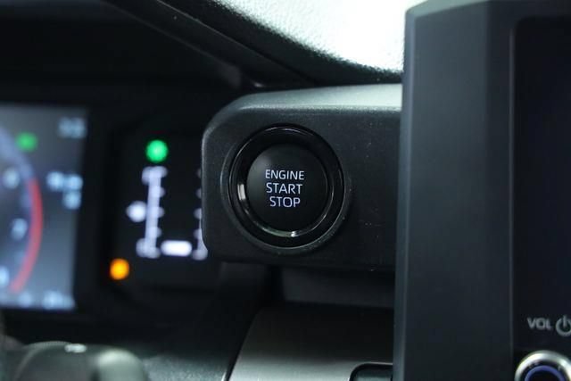 Used 2025 Toyota Tacoma SR5 AWD/4WD image 25
