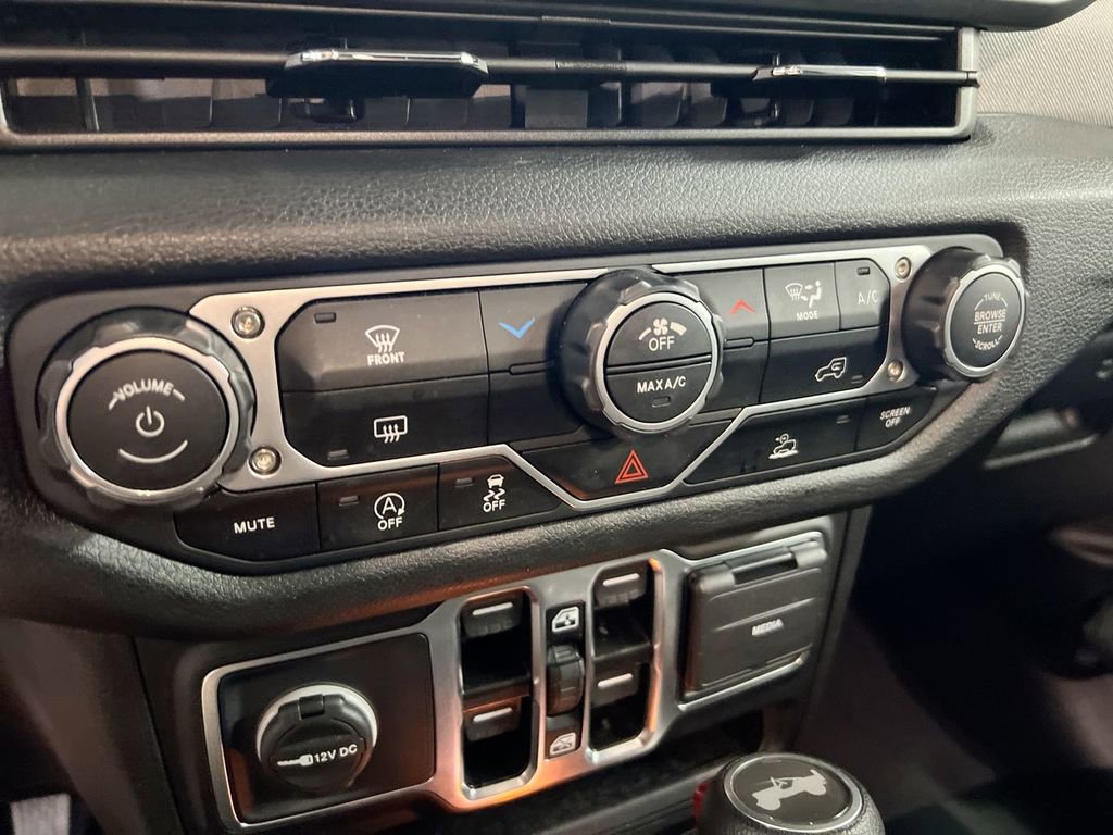 Used 2025 Jeep Wrangler Sport S image 16