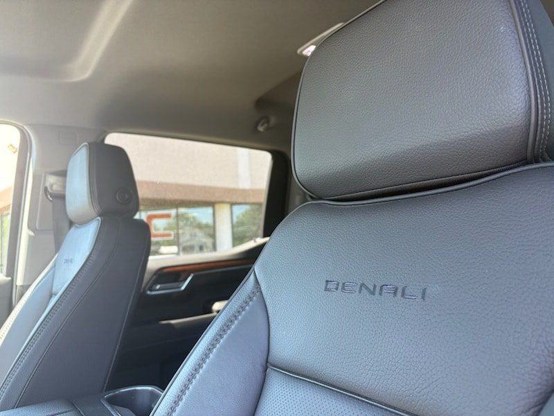 Used 2023 GMC Sierra 1500 Denali w/ Technology Package AWD/4WD image 10