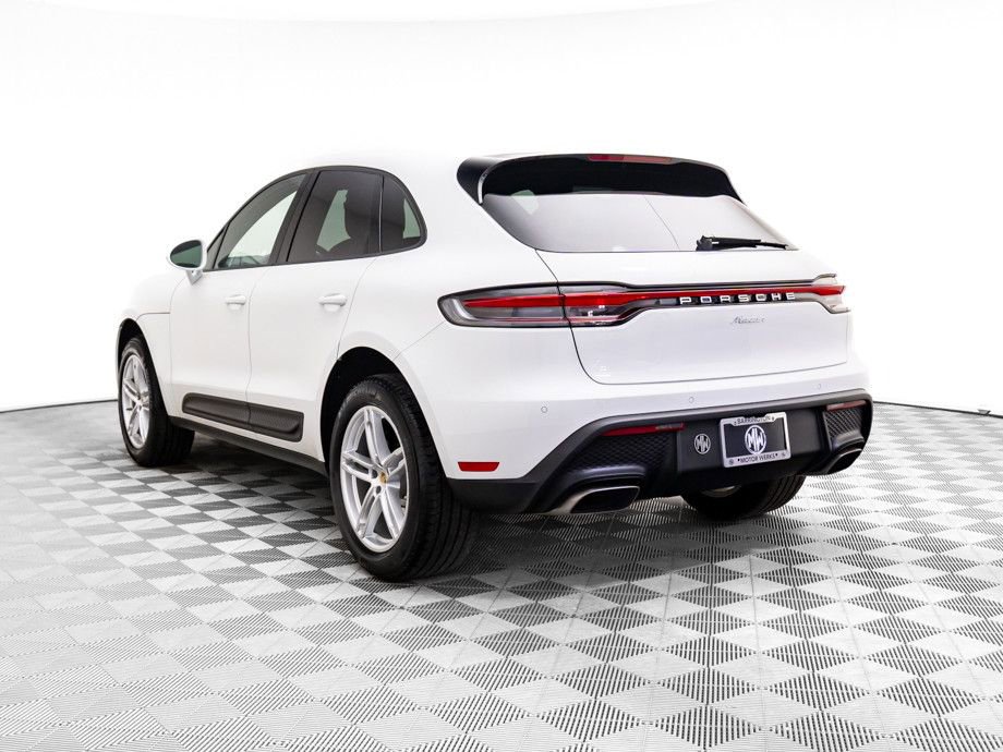 Certified 2025 Porsche Macan image 3