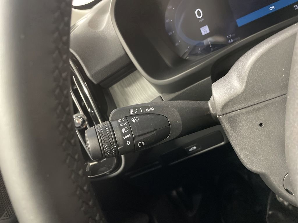 Used 2025 Volvo XC40 B5 Core AWD/4WD image 31