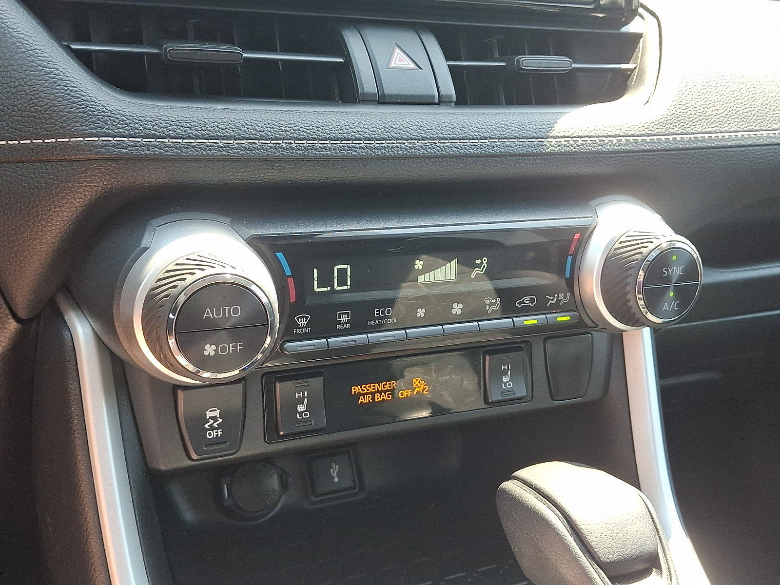 Used 2021 Toyota RAV4 XLE w/ Convenience Package AWD/4WD image 16