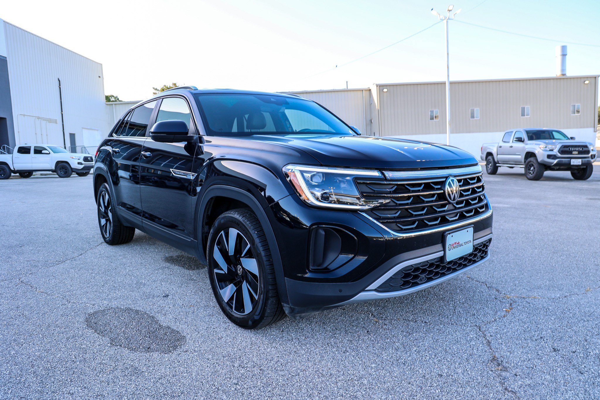 Used 2025 Volkswagen Atlas Cross Sport SE AWD/4WD image 5