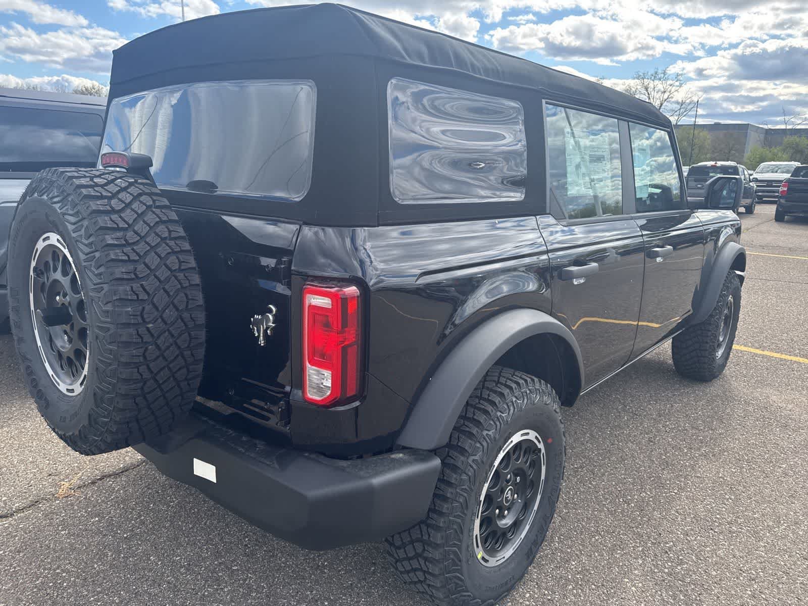 New 2026 Ford Bronco 4-Door AWD/4WD image 15