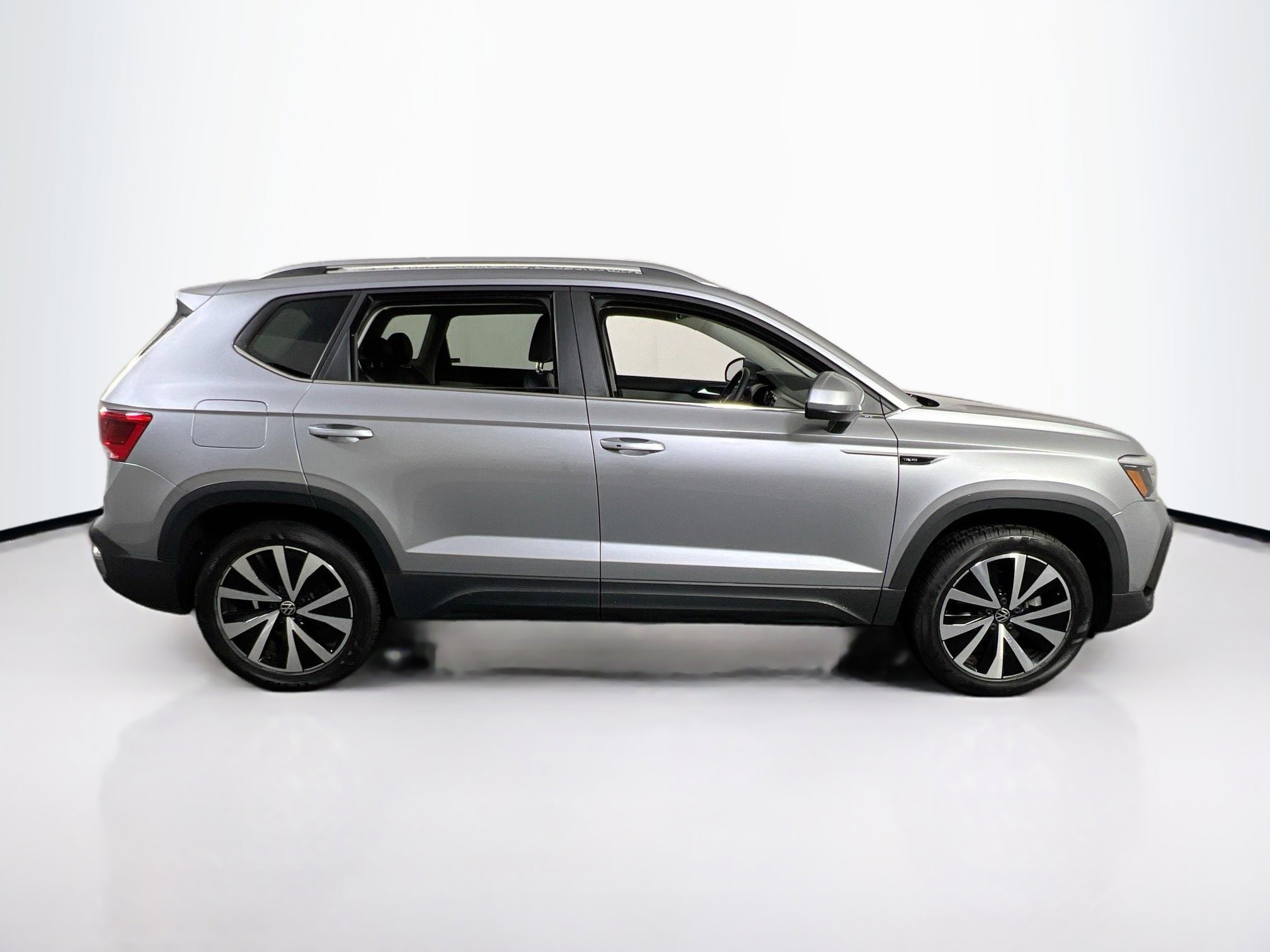 Used 2023 Volkswagen Taos SE AWD/4WD image 4