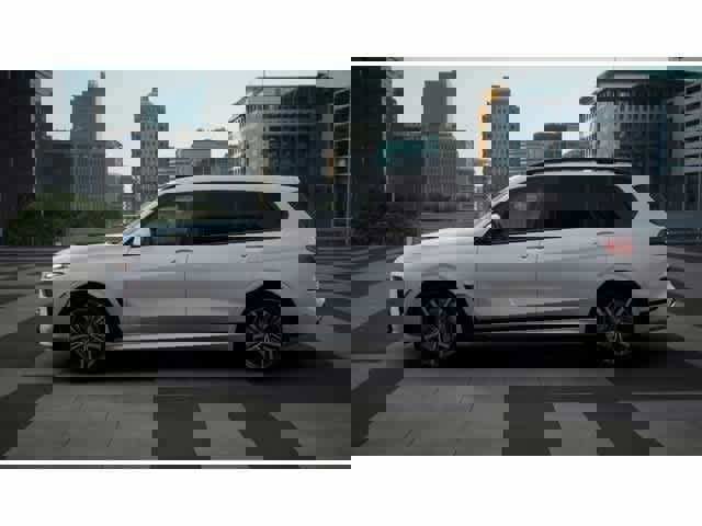 Used 2026 BMW X7 xDrive40i w/ Executive Package AWD/4WD image 4