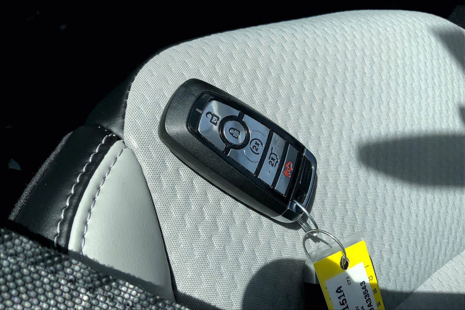 Used 2025 Ford Escape SE w/ Class II Trailer Tow Package image 14