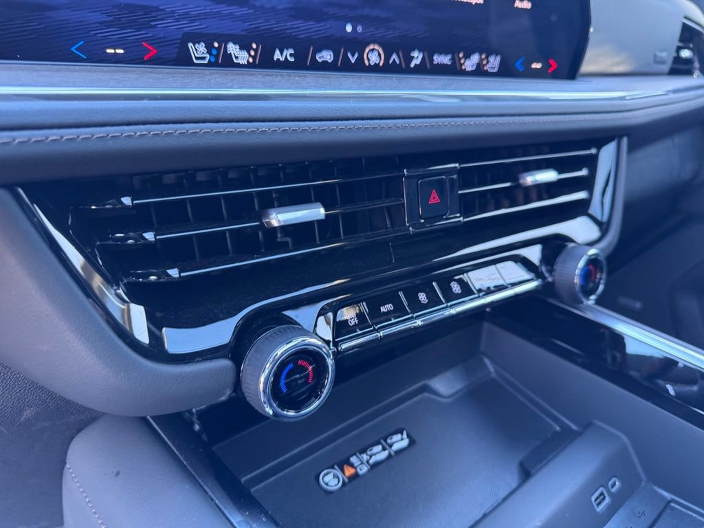 Used 2025 Chevrolet Suburban High Country AWD/4WD image 23