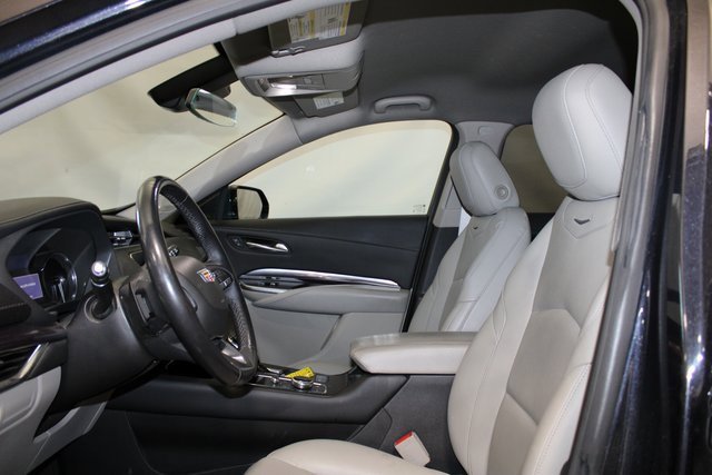 Certified 2022 Cadillac XT4 Luxury w/ Cold Weather Package image 7