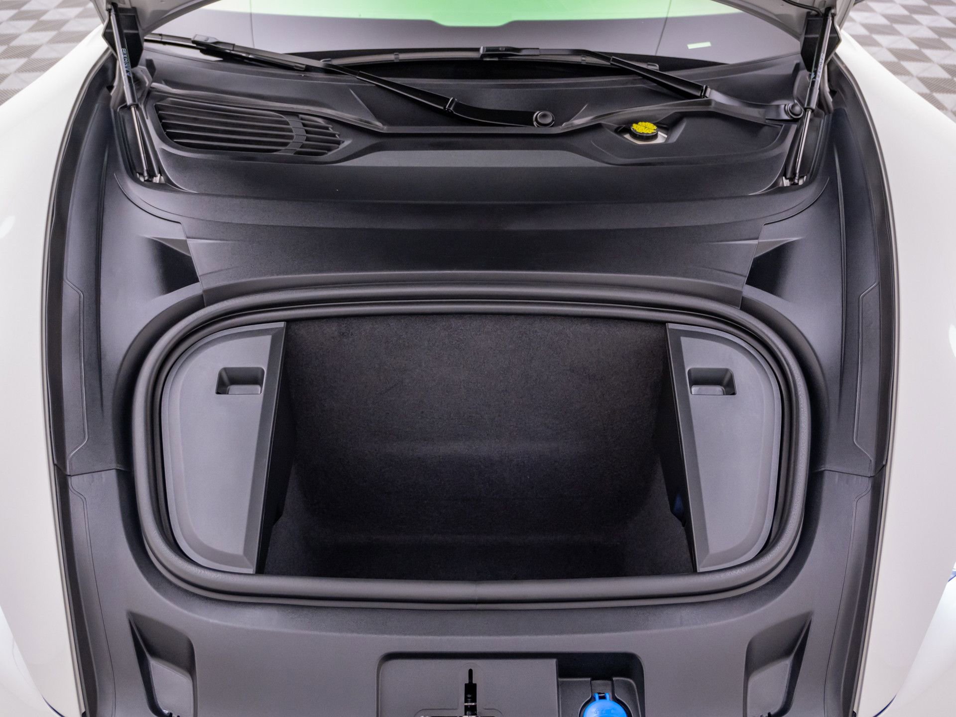 Used 2022 Porsche Taycan Turbo S image 32