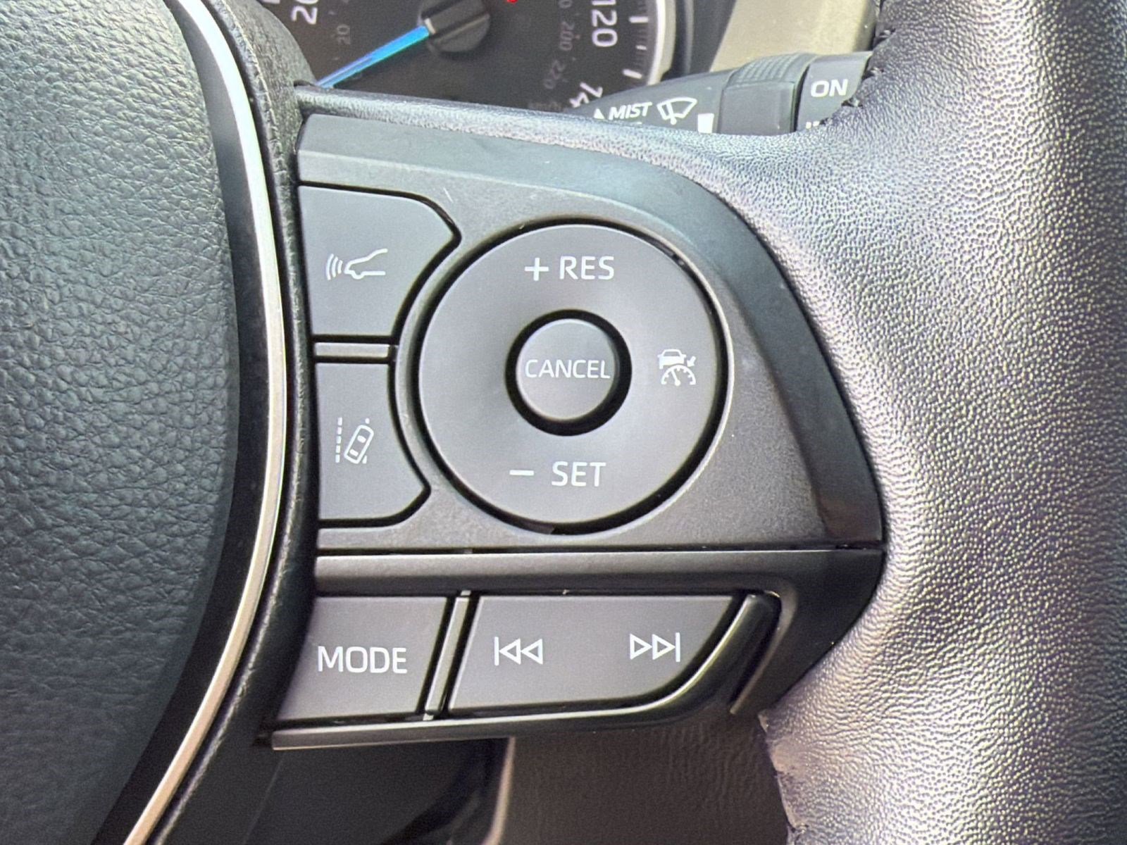 Used 2022 Toyota RAV4 XLE Premium AWD/4WD image 21