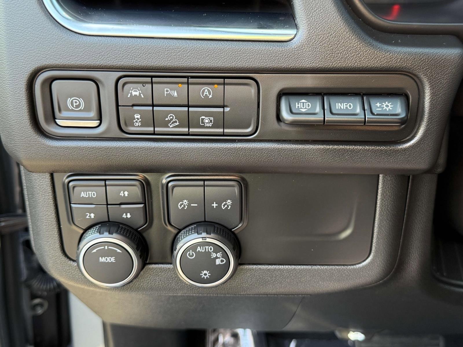 Used 2023 Chevrolet Suburban High Country image 19