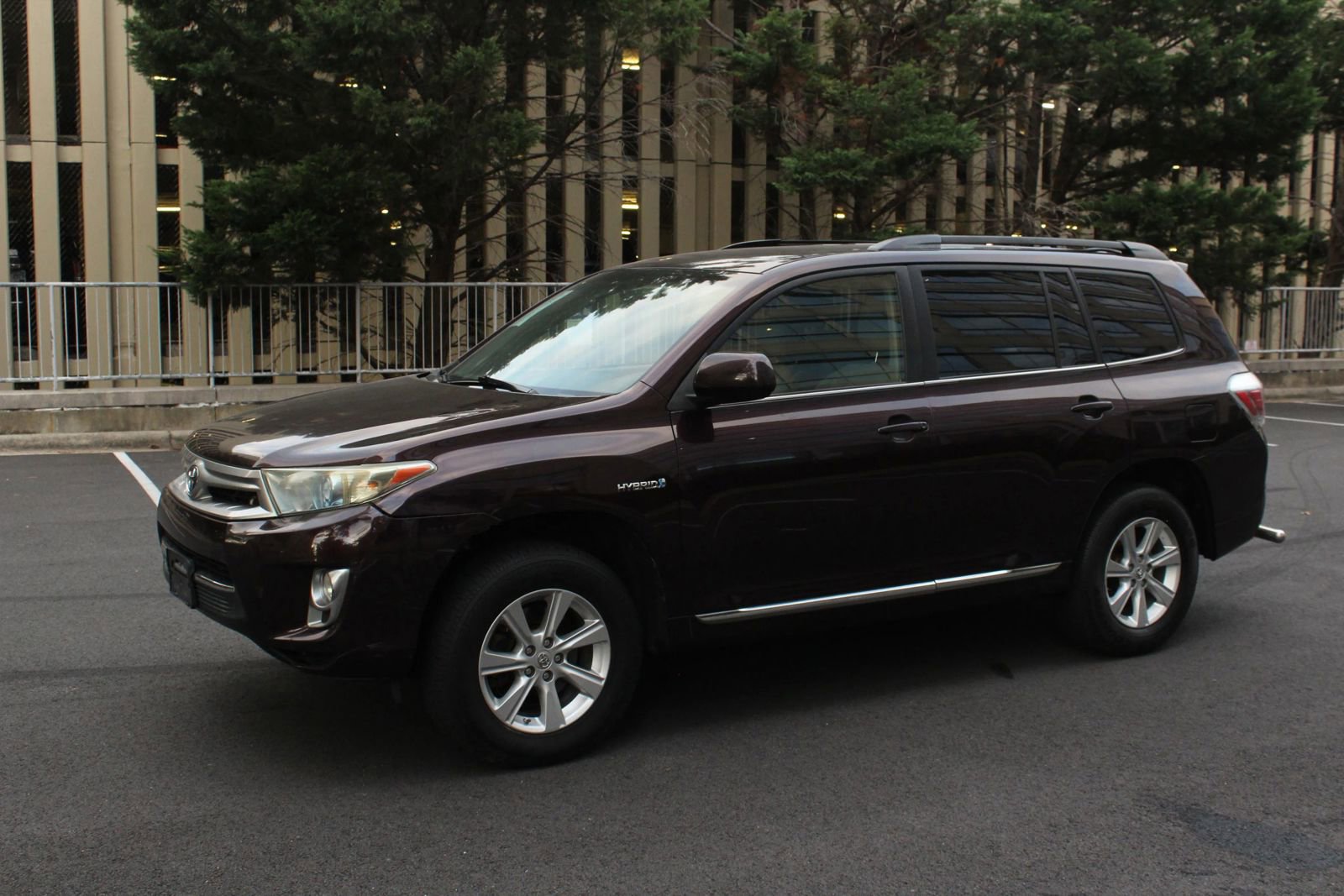 Used 2013 Toyota Highlander Hybrid AWD/4WD image 10