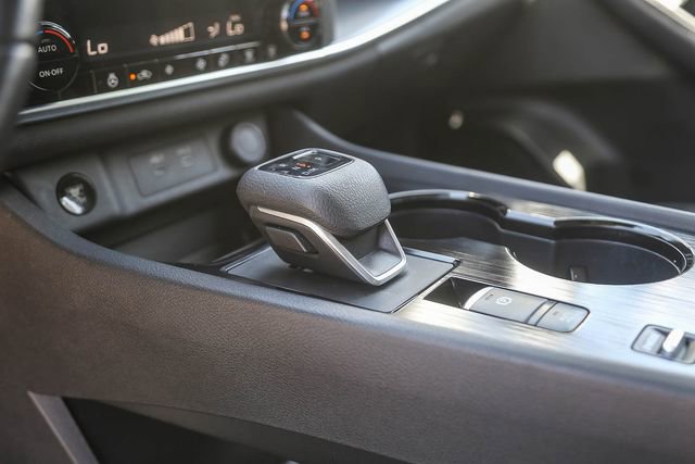 Used 2024 Nissan Rogue SV w/ SV Premium Package image 24