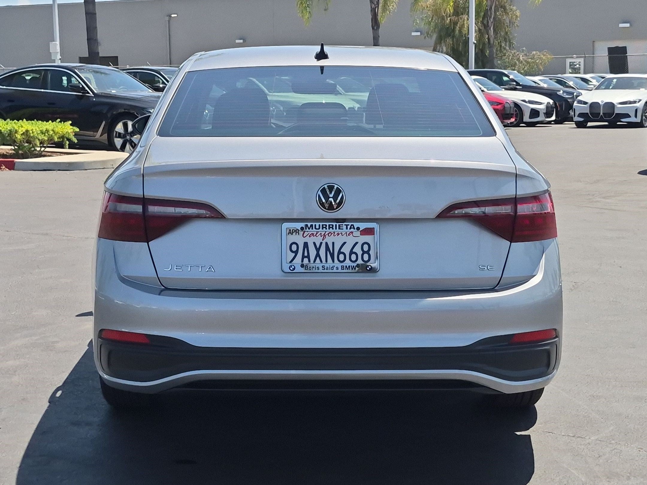 Used 2022 Volkswagen Jetta SE w/ Panoramic Sunroof Package FWD image 9