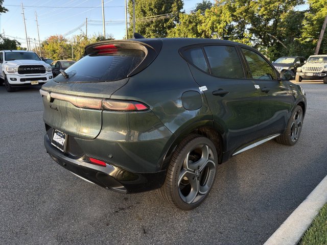 New 2026 Alfa Romeo Tonale w/ Active Assist Package AWD/4WD image 8