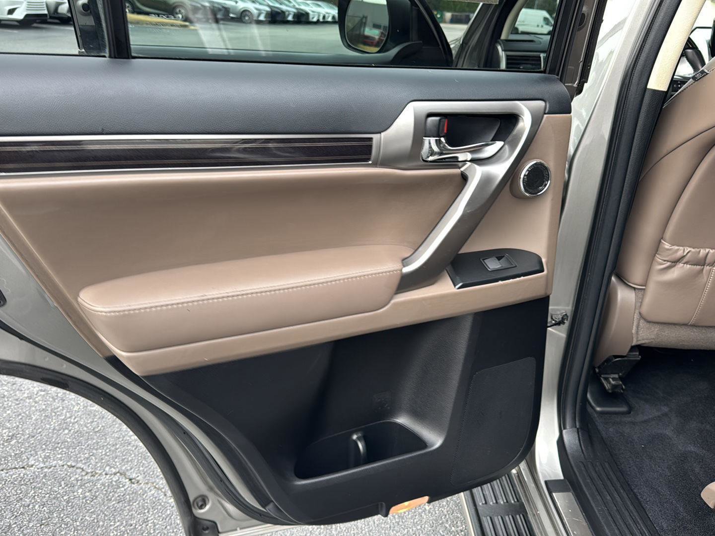 Used 2022 Lexus GX 460 Luxury w/ Sport Design Package image 15