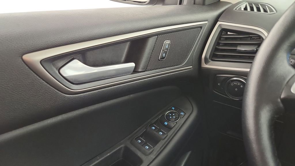 Used 2022 Ford Edge SEL w/ Convenience Package image 15