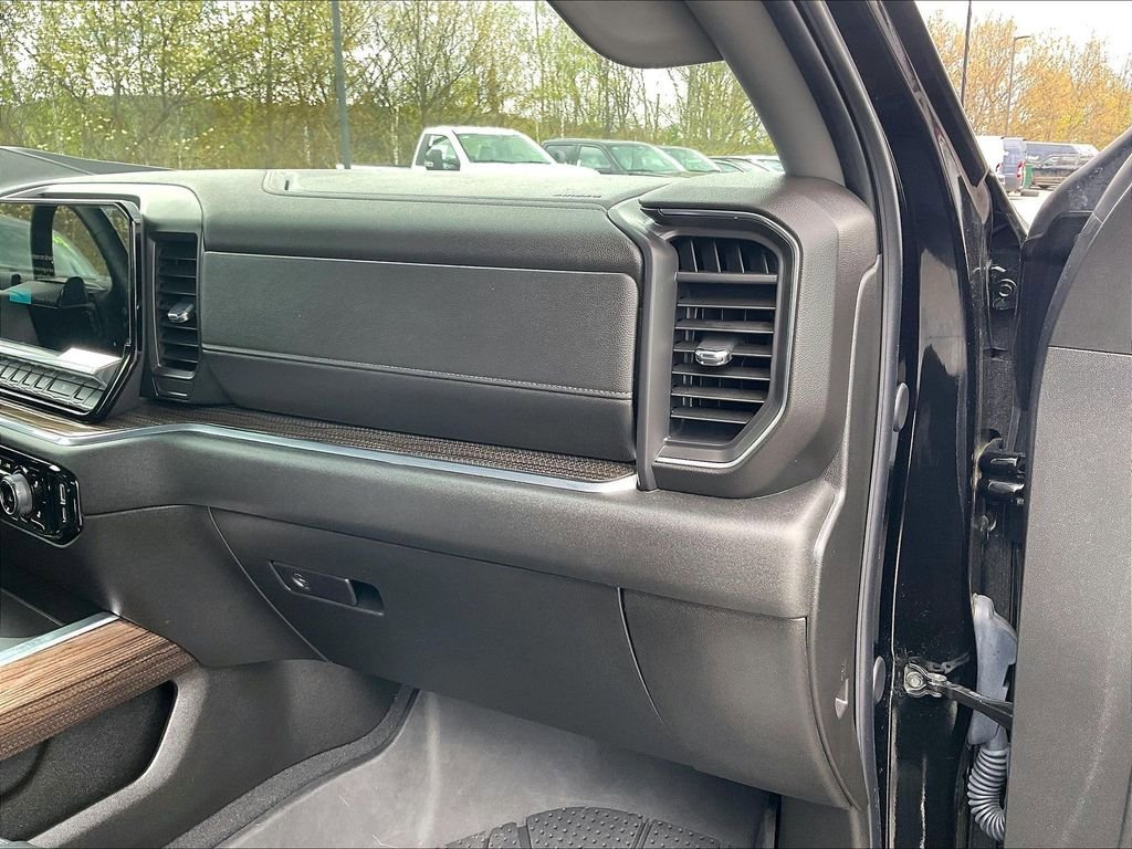 Used 2024 Chevrolet Silverado 1500 RST AWD/4WD image 12