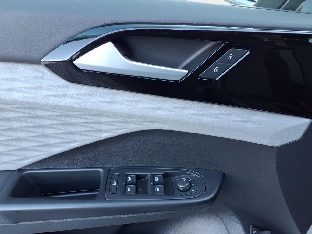 Used 2022 Volkswagen Taos S w/ IQ Drive S Package image 17