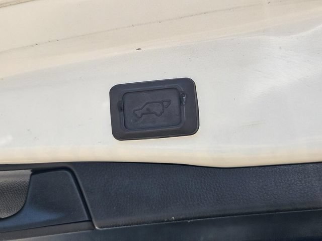 Used 2019 Toyota RAV4 XLE w/ Convenience Package FWD image 12