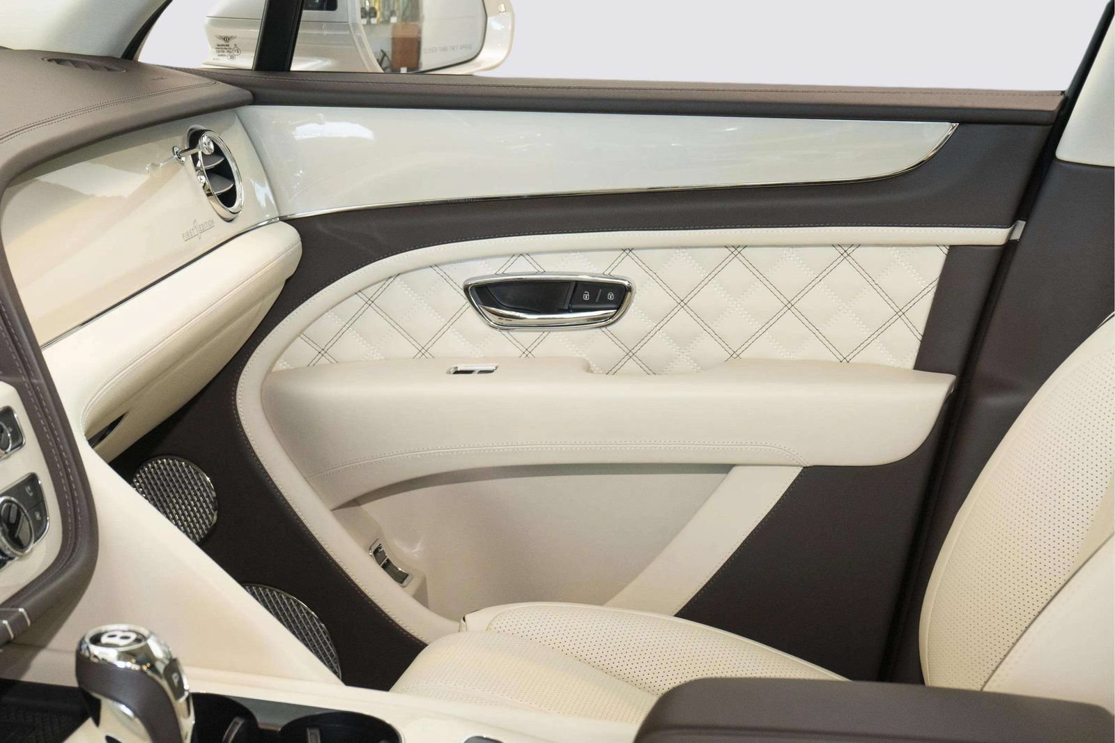 Used 2022 Bentley Bentayga AWD/4WD image 15