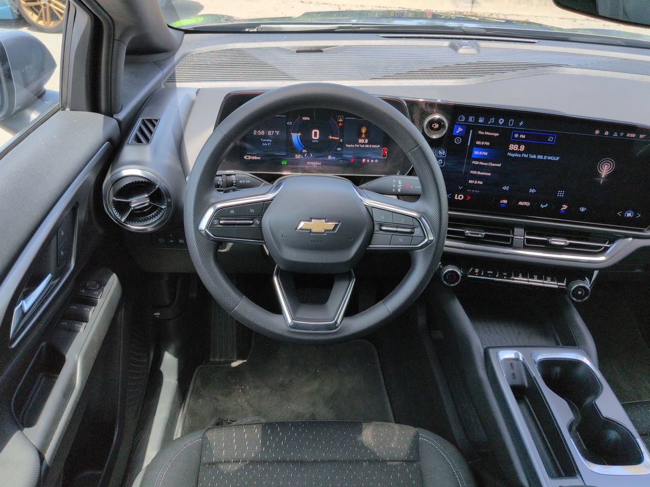 Used 2025 Chevrolet Equinox EV LT FWD image 16