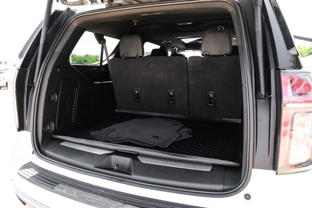 Used 2022 Chevrolet Suburban RST w/ Luxury Package RWD image 58