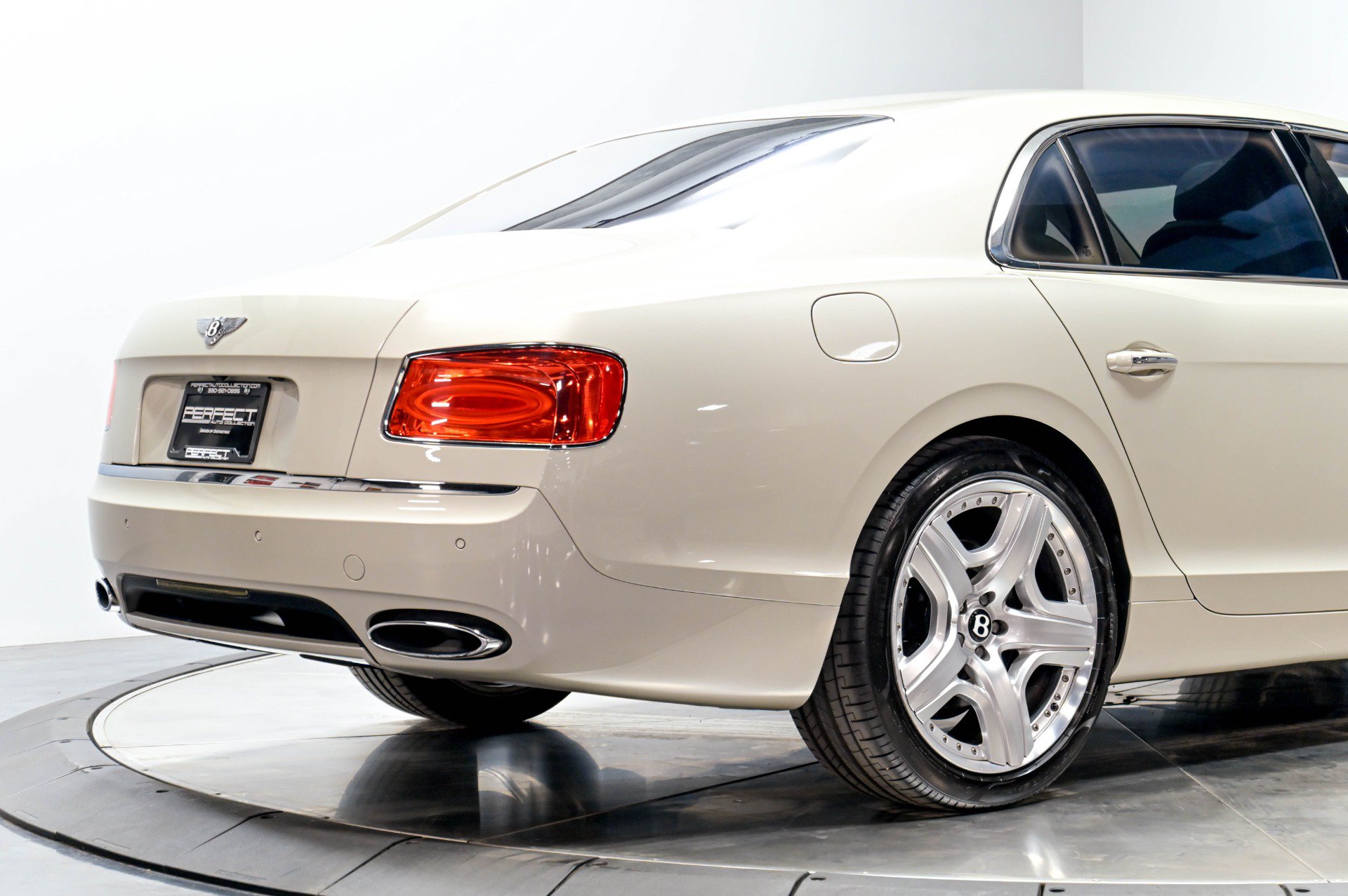 Used 2015 Bentley Flying Spur W12 AWD/4WD image 23