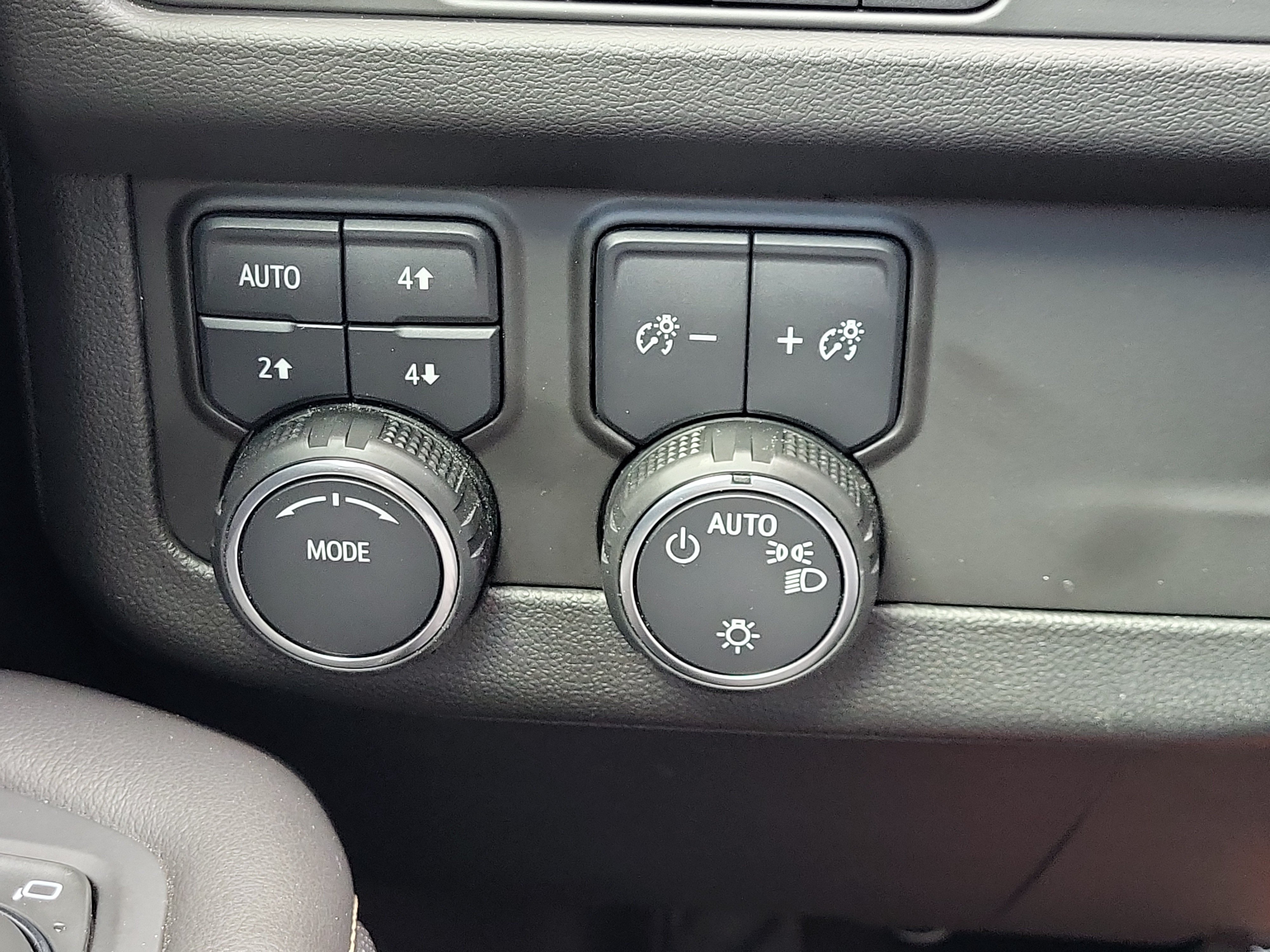 Used 2023 Chevrolet Tahoe Premier AWD/4WD image 31