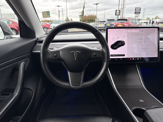 Used 2018 Tesla Model 3 Long Range RWD image 17