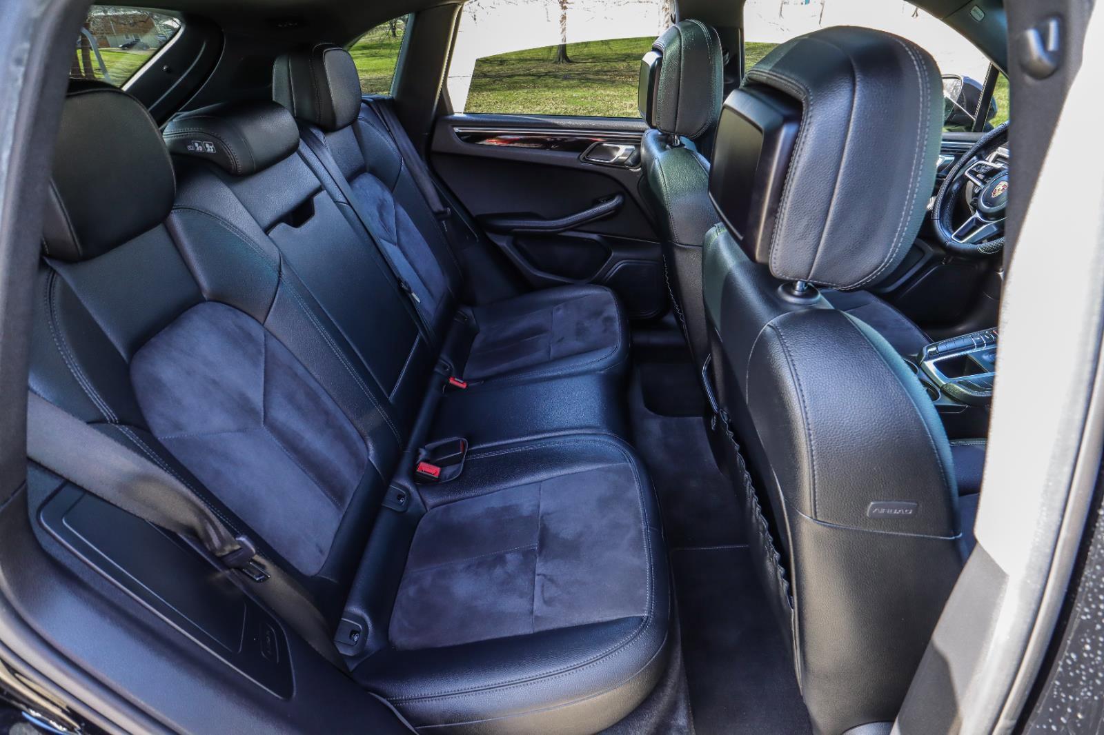 Used 2017 Porsche Macan image 40