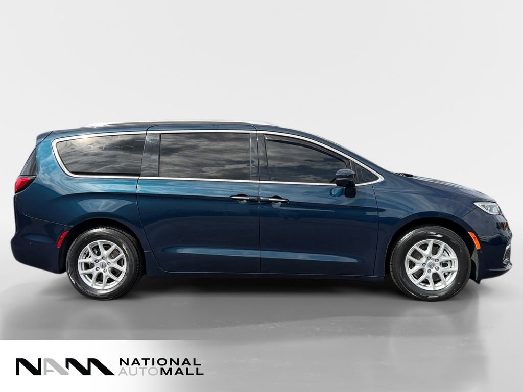 Used 2021 Chrysler Pacifica Touring-L w/ Uconnect Theater Family Group FWD image 6
