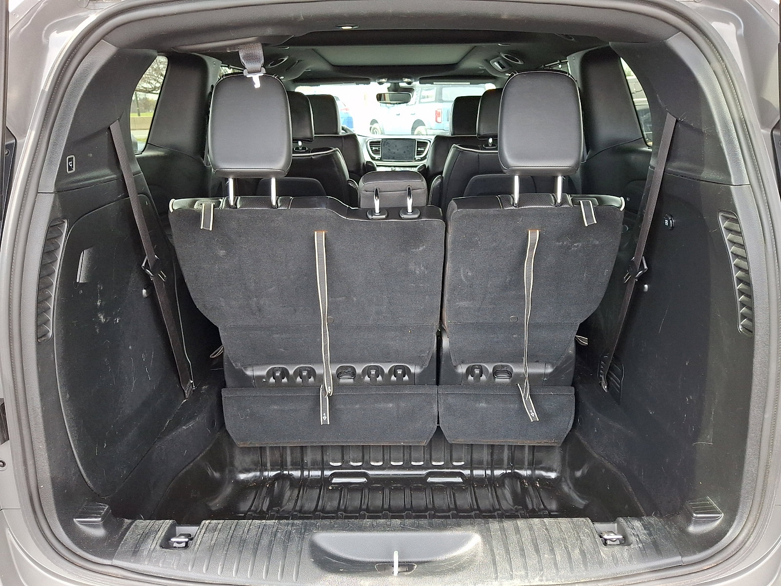 Used 2025 Chrysler Pacifica Limited image 30