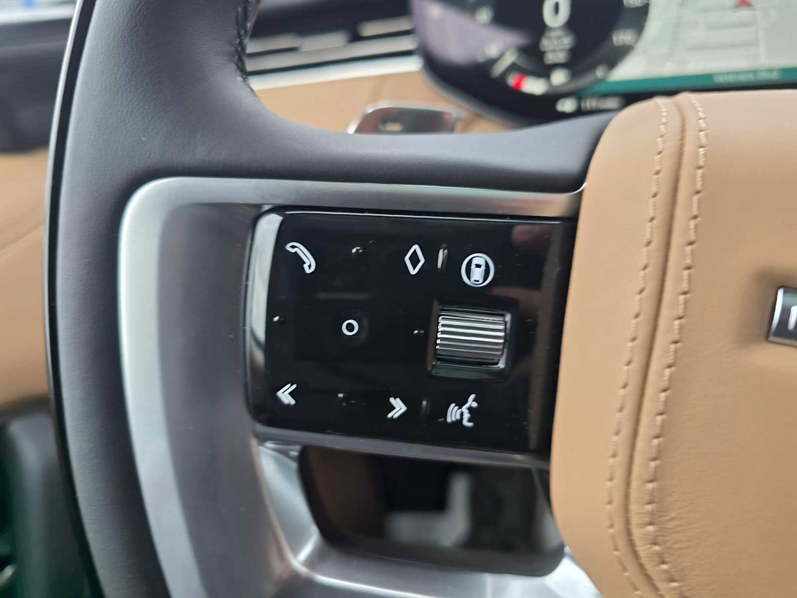New 2025 Land Rover Range Rover Long Wheelbase SE image 36