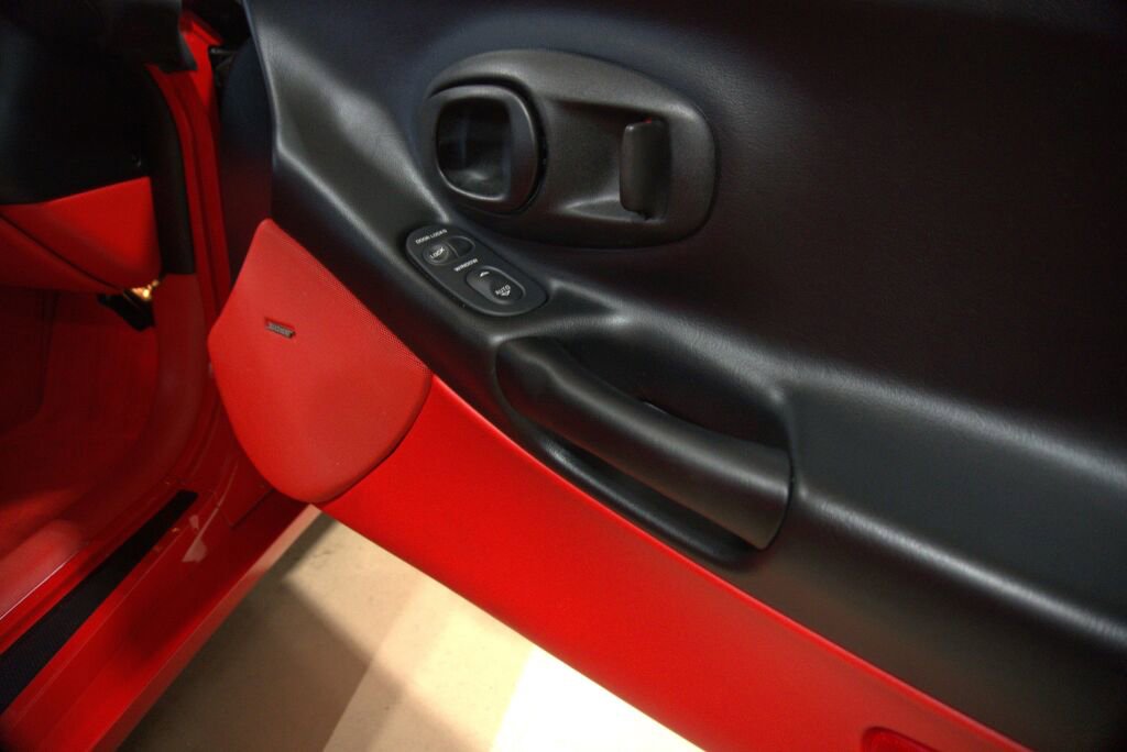 Used 2000 Chevrolet Corvette Coupe w/ Roof Pkg RWD image 36
