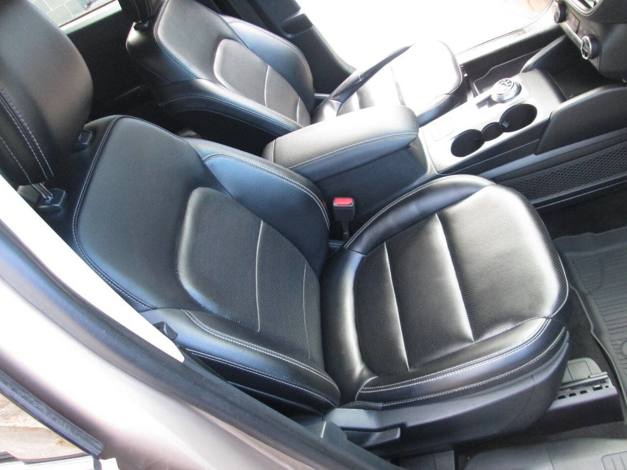 Used 2020 Ford Escape SEL image 22