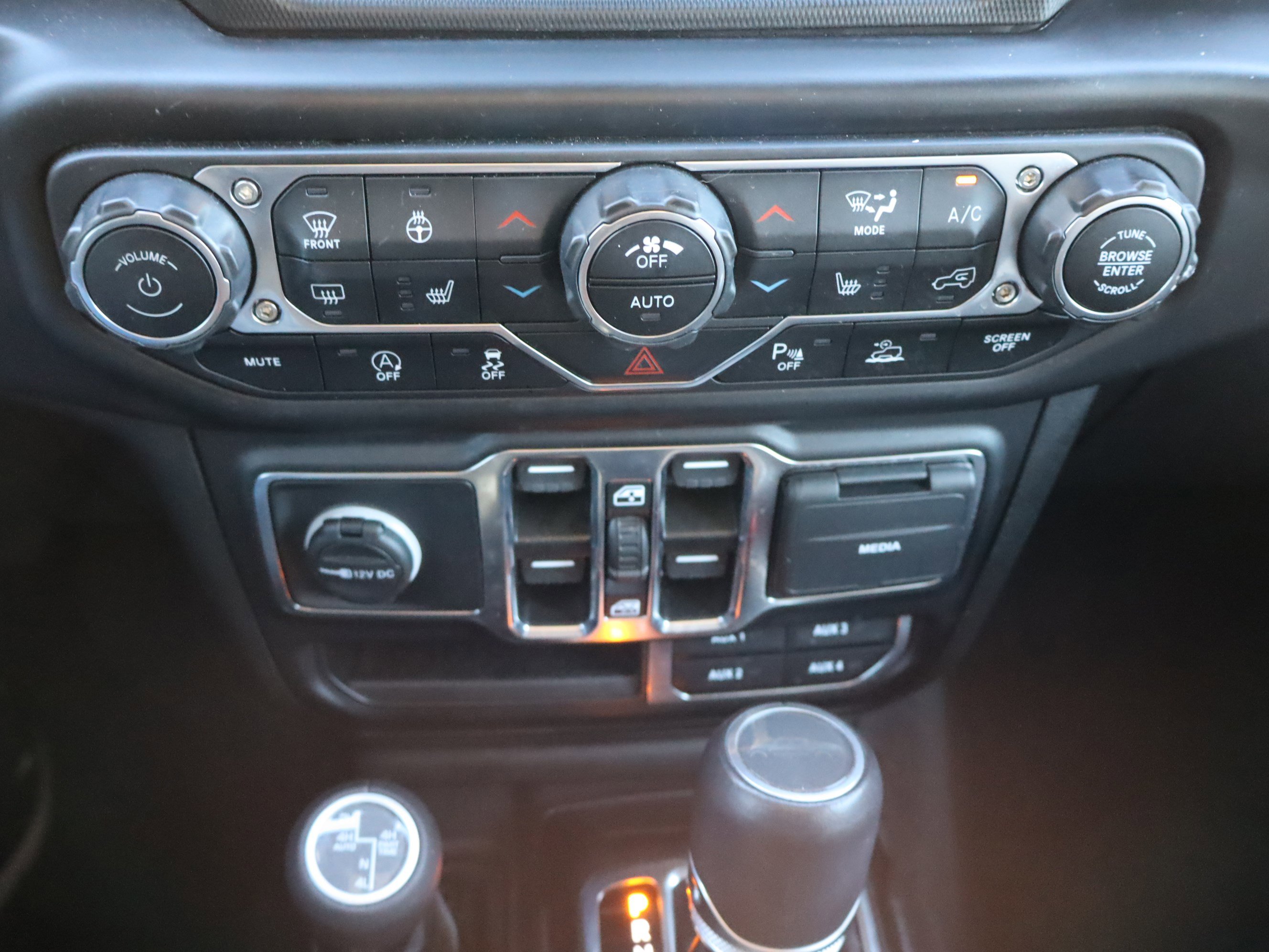 Used 2022 Jeep Gladiator Overland image 31