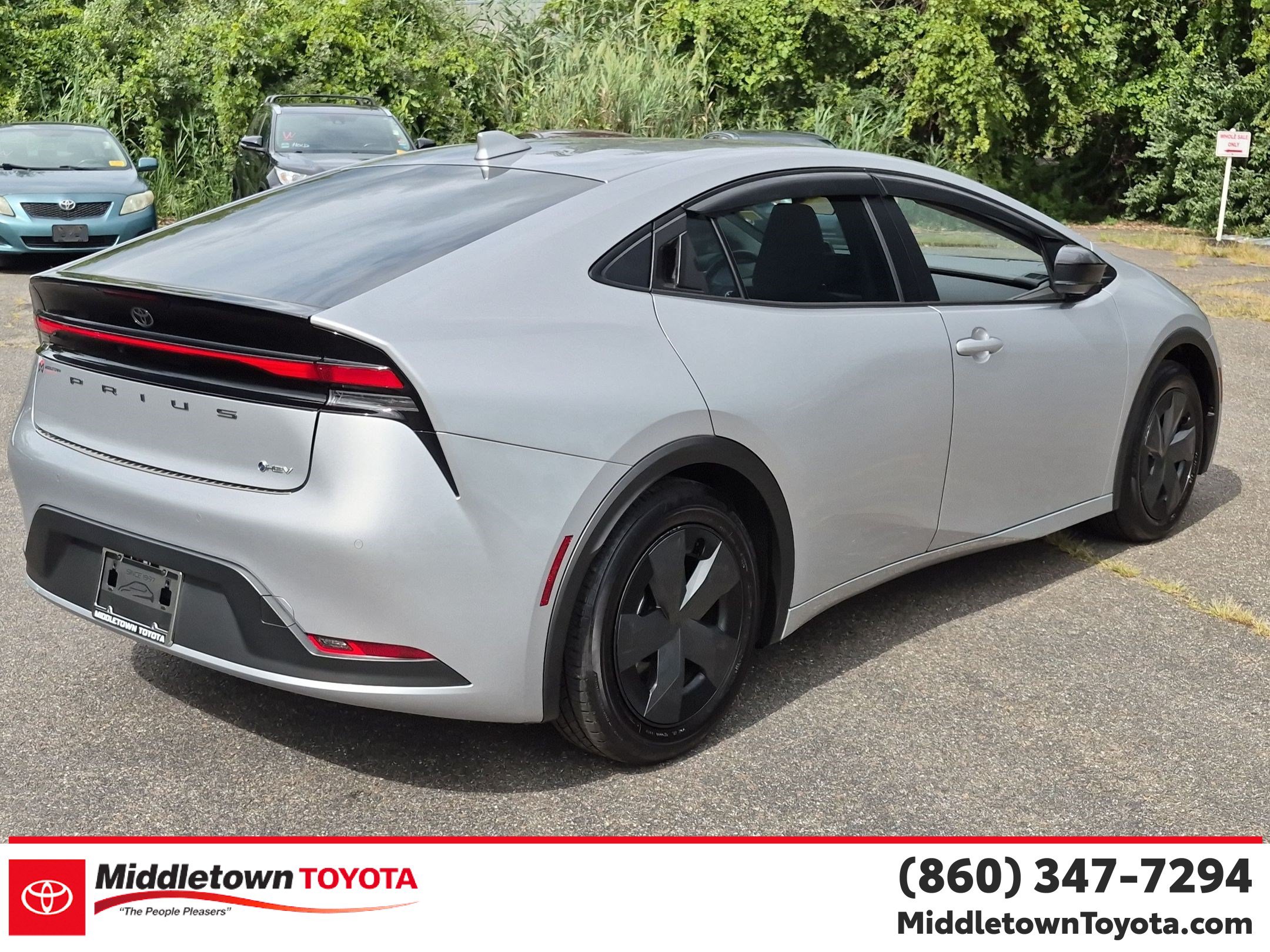 Used 2023 Toyota Prius LE FWD image 3