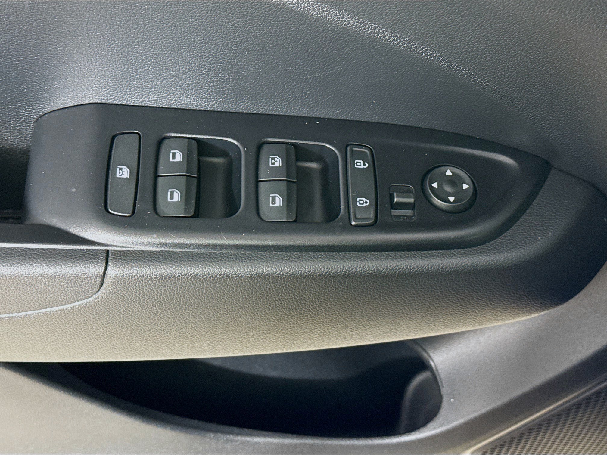 Used 2024 Hyundai Venue SEL FWD image 20