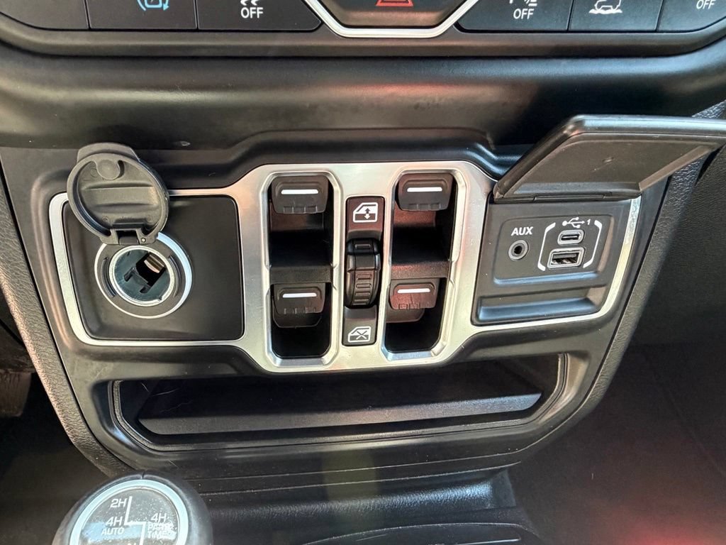 Used 2021 Jeep Wrangler Unlimited Sahara AWD/4WD image 26