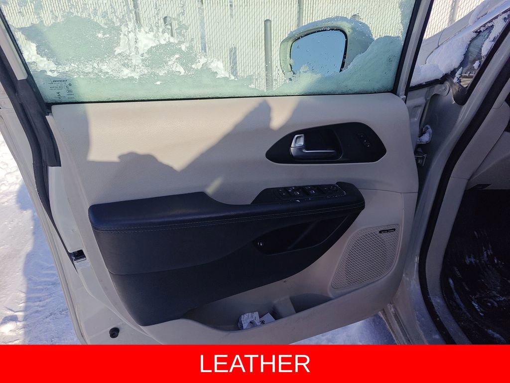 Used 2020 Chrysler Pacifica Limited image 6