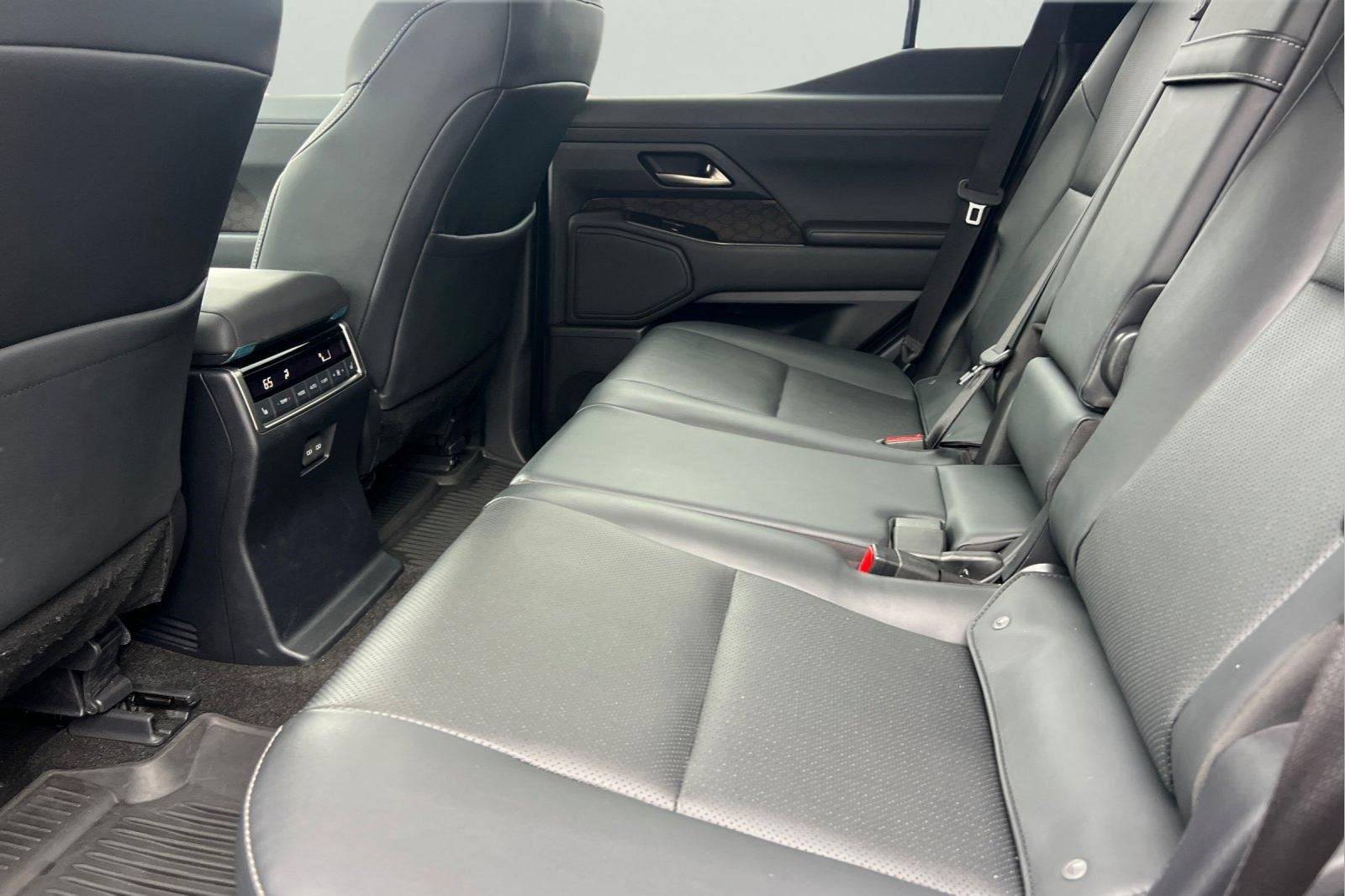 Used 2024 Lexus GX 550 image 5