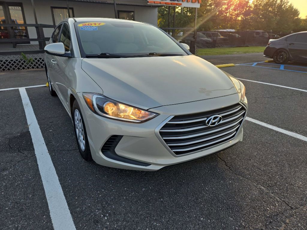 Used 2017 Hyundai Elantra SE image 23