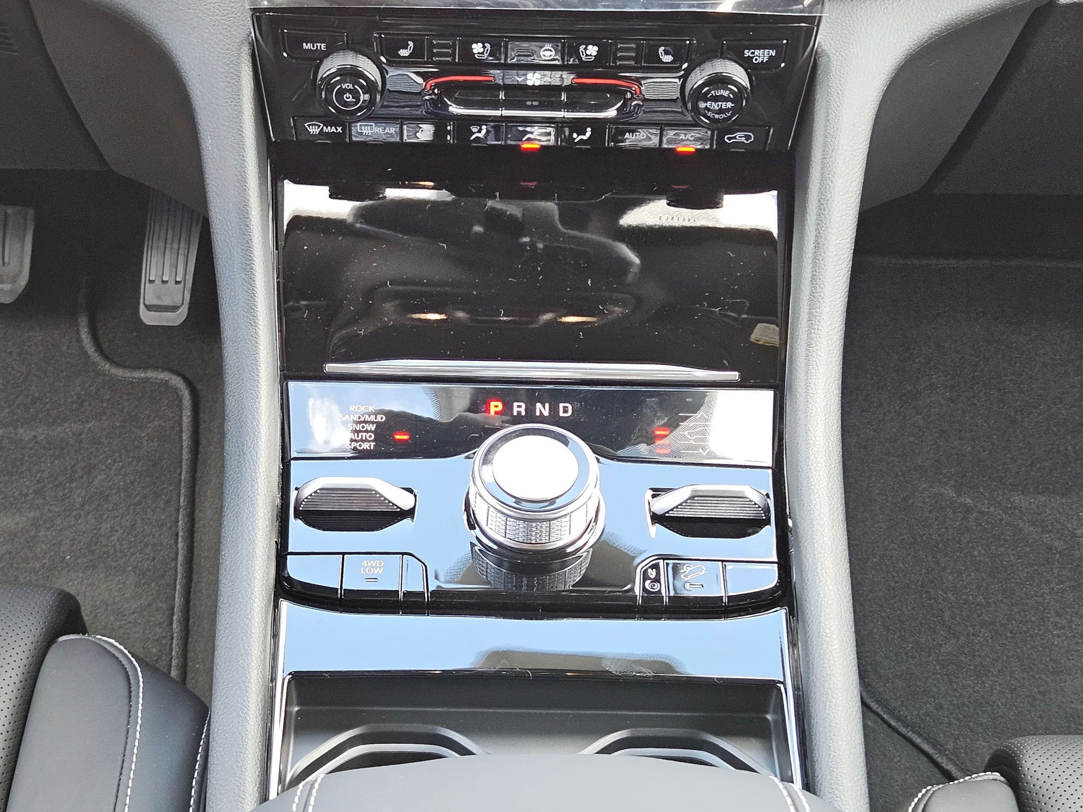 New 2025 Jeep Grand Cherokee Overland w/ Luxury Tech Group IV image 17