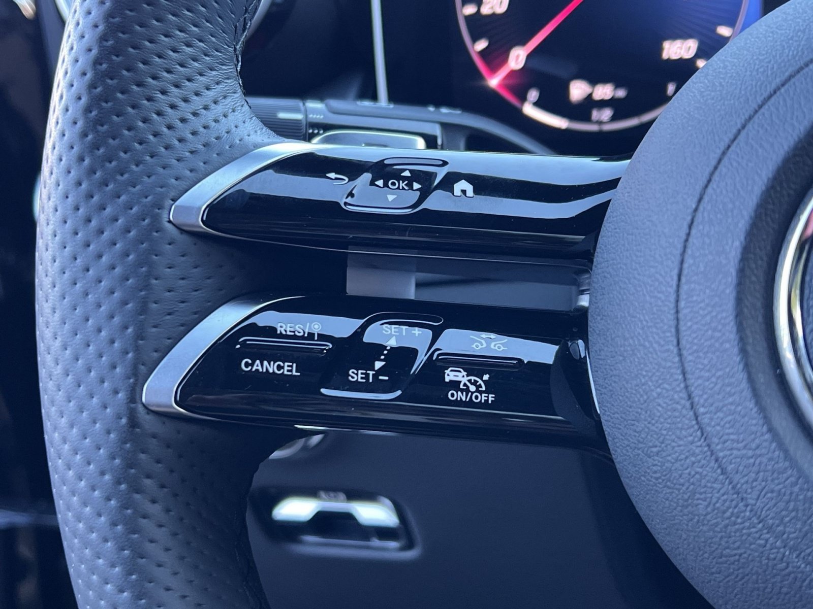 Certified 2024 Mercedes-Benz GLC 300 4MATIC image 36