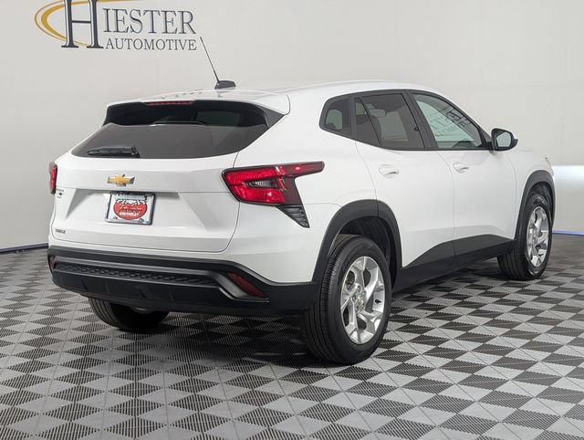 Used 2024 Chevrolet Trax LS w/ LS Convenience Package FWD image 7