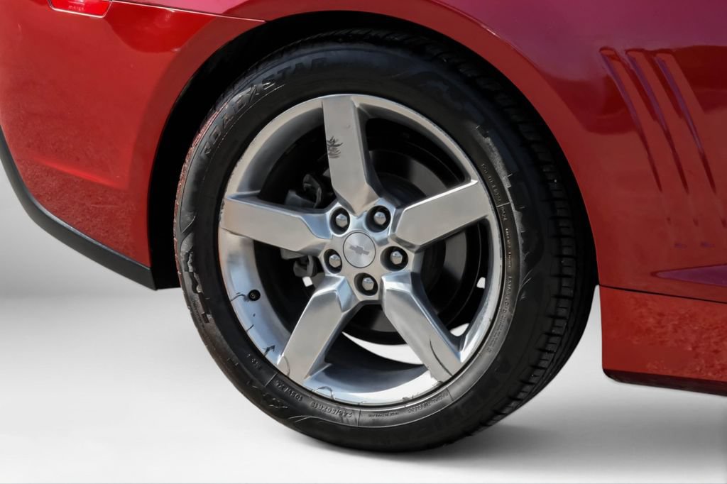 Used 2015 Chevrolet Camaro LT RWD image 46