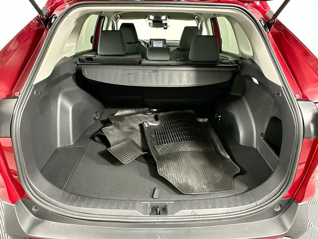Used 2022 Toyota RAV4 LE image 25